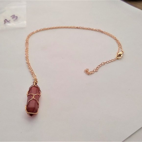 Gold tone wire wrap Red simulated garnet chakra mystic stone necklace - Picture 4 of 4